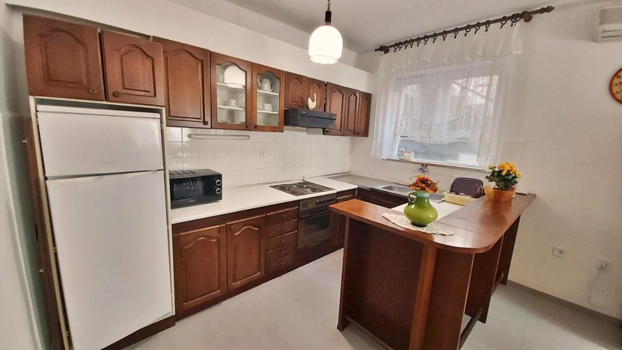 Apartment Cedo Omis Exterior photo